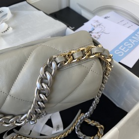 Chanel осень-зима 19： сумка, сочетающая в себе все классические ч