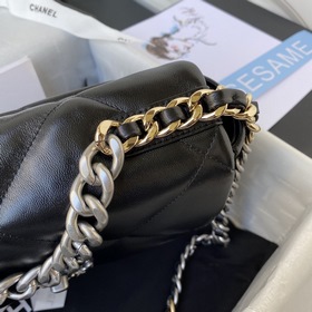 Chanel осень-зима 19： сумка, сочетающая в себе все классические ч