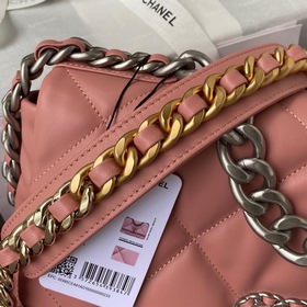 Chanel осень-зима 19： сумка, сочетающая в себе все классические ч