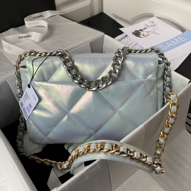 Chanel осень-зима 19： сумка, сочетающая в себе все классические ч