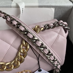 Новая сумка Chanel 20-летия, сочетающая в себе все классические ч