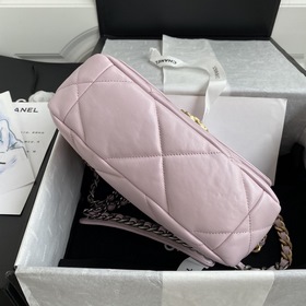 Новая сумка Chanel 20-летия, сочетающая в себе все классические ч