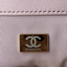 Новая сумка Chanel 20-летия, сочетающая в себе все классические ч