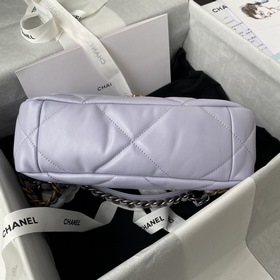 Новая сумка Chanel 20-летия, сочетающая в себе все классические ч