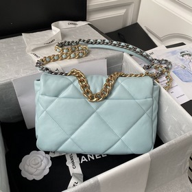 Новая сумка Chanel 20-летия, сочетающая в себе все классические ч
