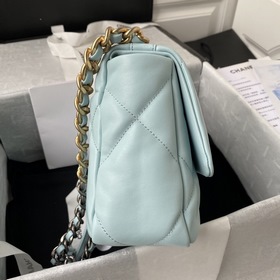 Новая сумка Chanel 20-летия, сочетающая в себе все классические ч