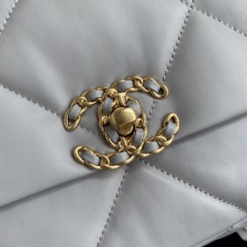 Chanel Осень-Зима 19Bag объединил все классические черты сумки-по