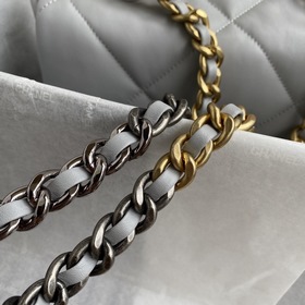 Chanel Осень-Зима 19Bag объединил все классические черты сумки-по
