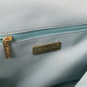 Chanel Bag сочетает в себе все классические черты сумки-подушки. 