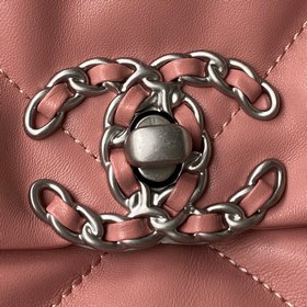 Chanel осень-зима 19. Сумка, сочетающая в себе все классические ч