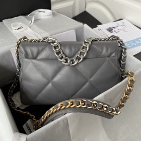 Chanel Осень-Зима 19： сумка-подушка, сочетающая в себе все класси