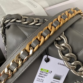 Chanel Осень-Зима 19： сумка-подушка, сочетающая в себе все класси