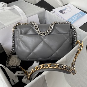 Chanel Осень-Зима 19： сумка-подушка, сочетающая в себе все класси