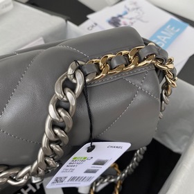 Chanel Осень-Зима 19： сумка-подушка, сочетающая в себе все класси