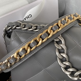 Chanel Осень-Зима 19： сумка-подушка, сочетающая в себе все класси