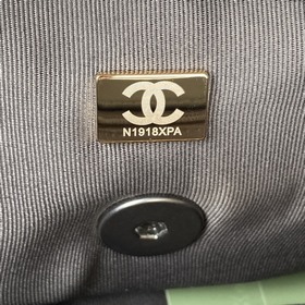 Chanel Осень-Зима 19： сумка-подушка, сочетающая в себе все класси