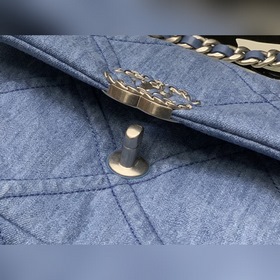 CHANEL Джинсовая сумка с цепочкой, модель AS1160  Серия из 22 св
