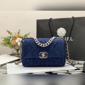 CHANEL Джинсовая сумка с цепочкой, модель AS1160  Серия из темно