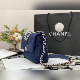 CHANEL Джинсовая сумка с цепочкой, модель AS1160  Серия из темно