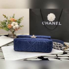 CHANEL Джинсовая сумка с цепочкой, модель AS1160  Серия из темно