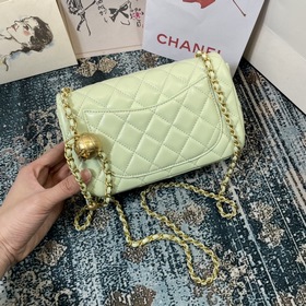 CHANEL Джинсовая сумка с металлическими шариками Серия Cha Denim 