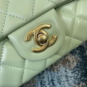CHANEL Джинсовая сумка с металлическими шариками Серия Cha Denim 