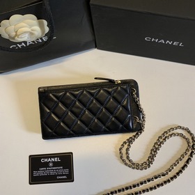 CHANEL сумка для телефона цепочке Эта сумка имеет удобный дизайн,