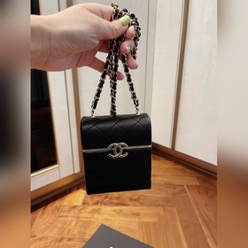 Новая сумка Chanel в форме маленькой коробки