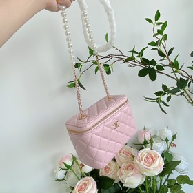 Chanel, модель 9056, мини-сумочка с жемчужной цепочкой Увидев эту