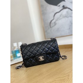 Chanel Классическая сумка серебряной застежкой из овечьей кожи, м
