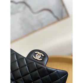 Chanel Классическая сумка серебряной застежкой из овечьей кожи, м