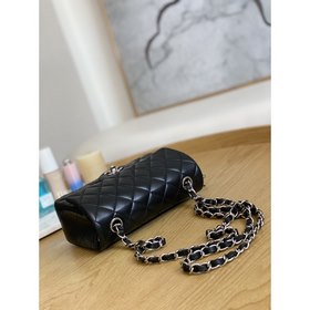Chanel Классическая сумка серебряной застежкой из овечьей кожи, м