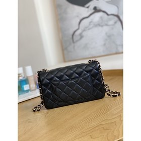 Chanel Классическая сумка с золотой пряжкой из овечьей кожи, моде