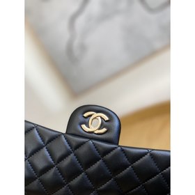Chanel Классическая сумка с золотой пряжкой из овечьей кожи, моде