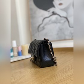 Chanel Классическая сумка с золотой пряжкой из овечьей кожи, моде