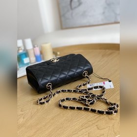Chanel Импортная кожа с золотой застежкой Классическая сумка CF с