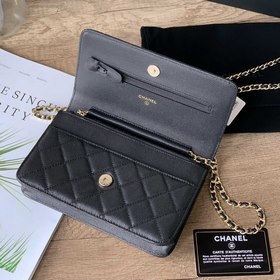 CHANEL Классическая черная сумка с ремешком и стразами в форме ик