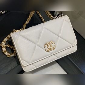 CHANEL Ручная сумка с двойным логотипом и ромбовидным узором Моде