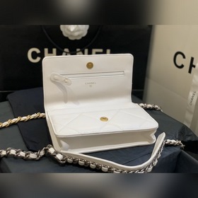 CHANEL Ручная сумка с двойным логотипом и ромбовидным узором Моде