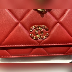 CHANEL Ручная сумка с двойным логотипом и ромбовидным узором Моде