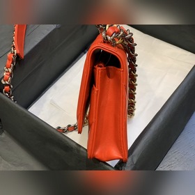 CHANEL Ручная сумка с двойным логотипом и ромбовидным узором Моде