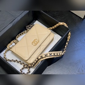 CHANEL Ручная сумка с двойным логотипом и ромбовидным узором Моде