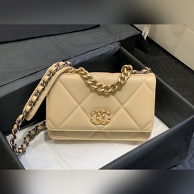 CHANEL Ручная сумка с двойным логотипом и ромбовидным узором Моде