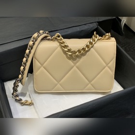 CHANEL Ручная сумка с двойным логотипом и ромбовидным узором Моде