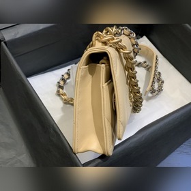 CHANEL Ручная сумка с двойным логотипом и ромбовидным узором Моде
