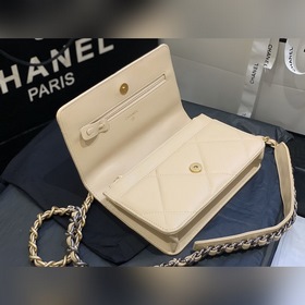 CHANEL Ручная сумка с двойным логотипом и ромбовидным узором Моде