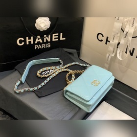 CHANEL Ручная сумка с двойным логотипом и ромбовидным узором Моде