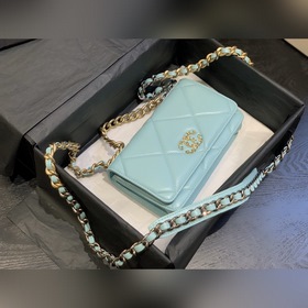 CHANEL Ручная сумка с двойным логотипом и ромбовидным узором Моде