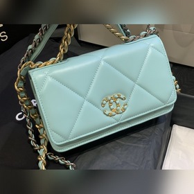 CHANEL Ручная сумка с двойным логотипом и ромбовидным узором Моде