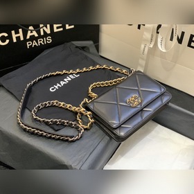 CHANEL Ручная сумка с двойным логотипом и ромбовидным узором Моде